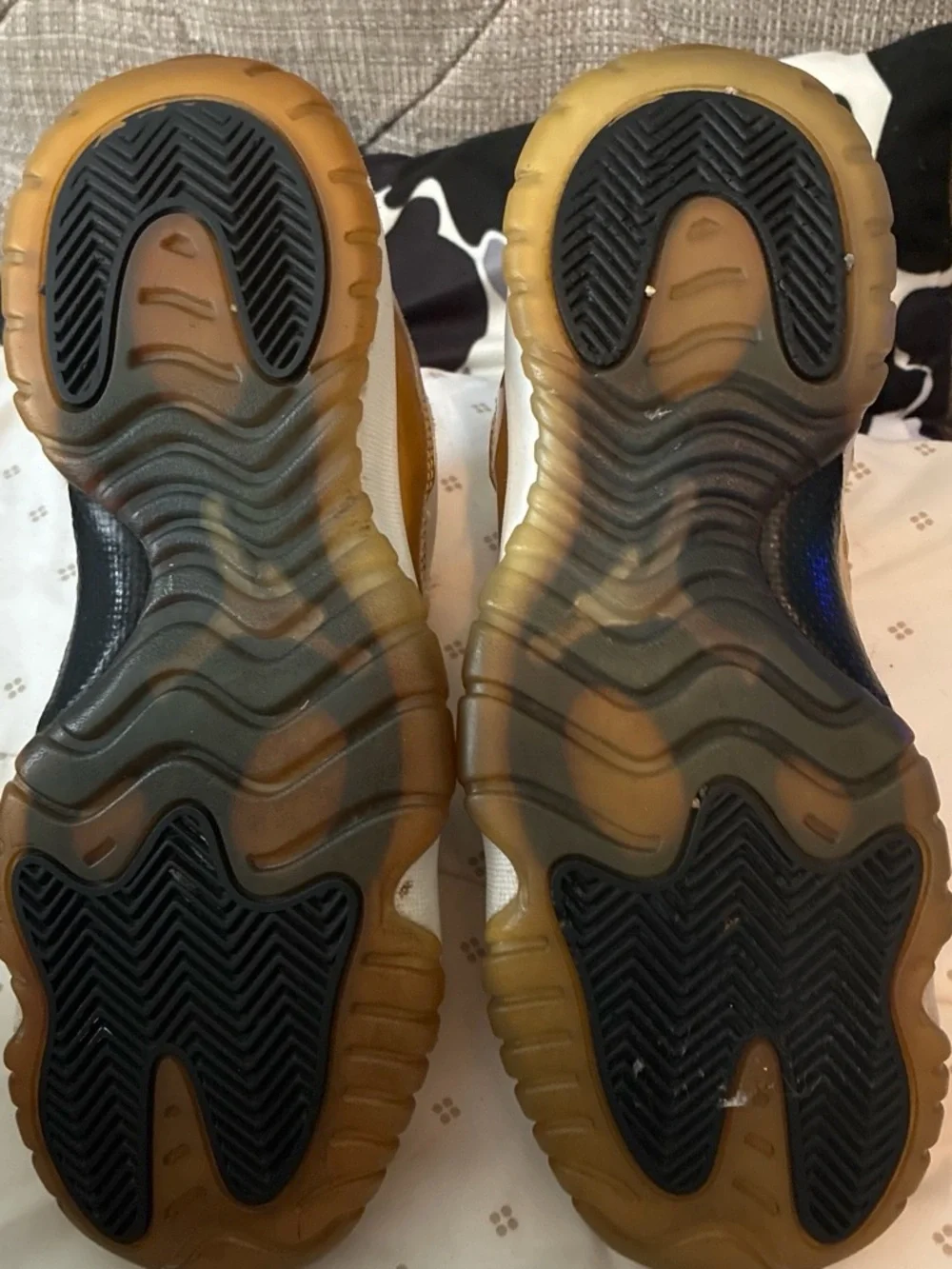 Jordan Kids White and Gold Metallic Toe Sneakers